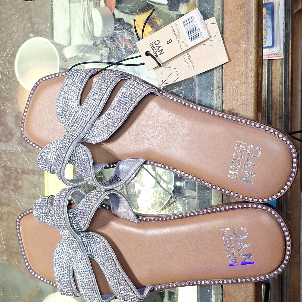MADDEN NYC SILVER FLAT SIZE 8 NEW